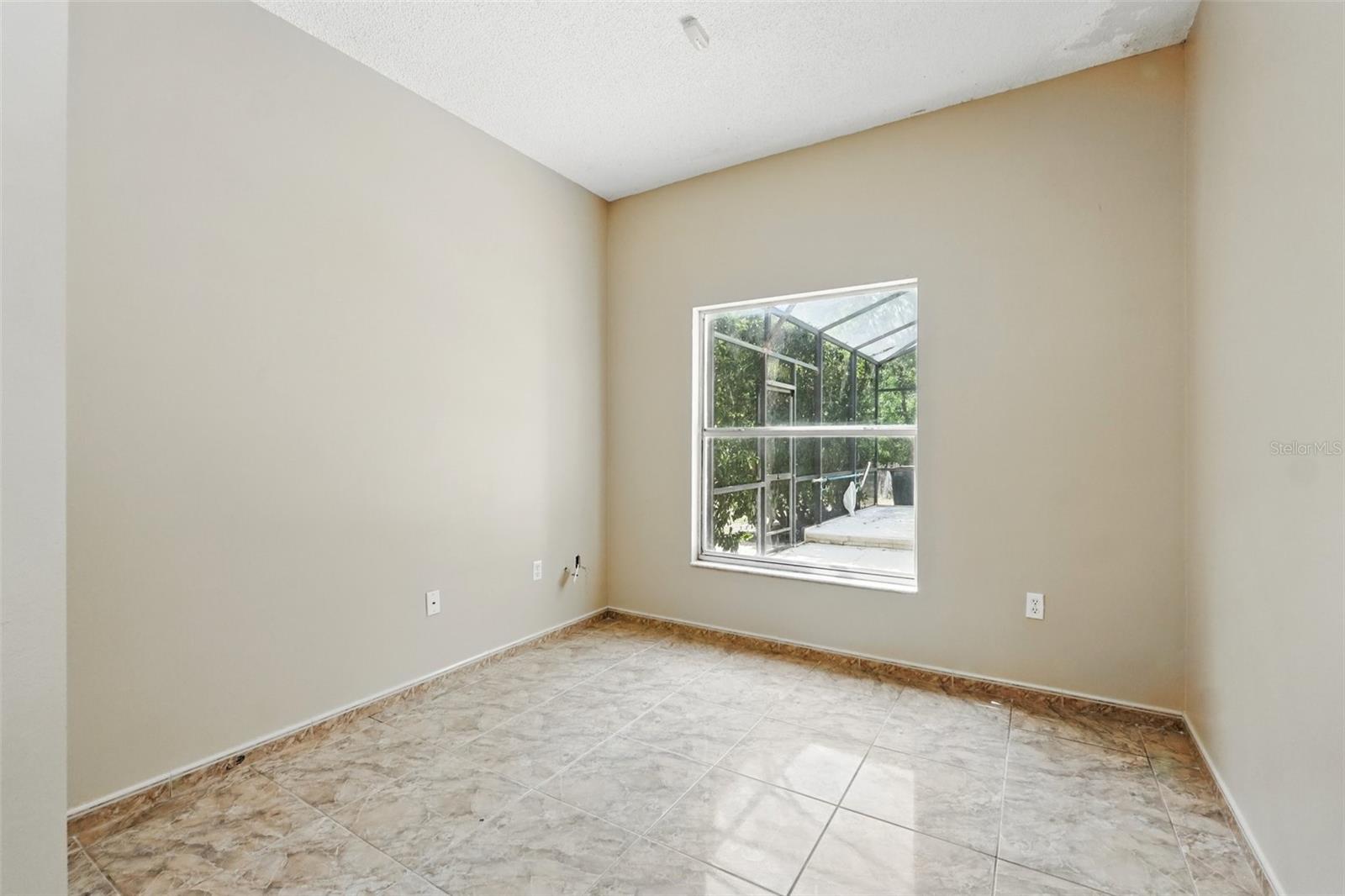 Image 34 of 45 For 2523 Jasmine Trace Drive