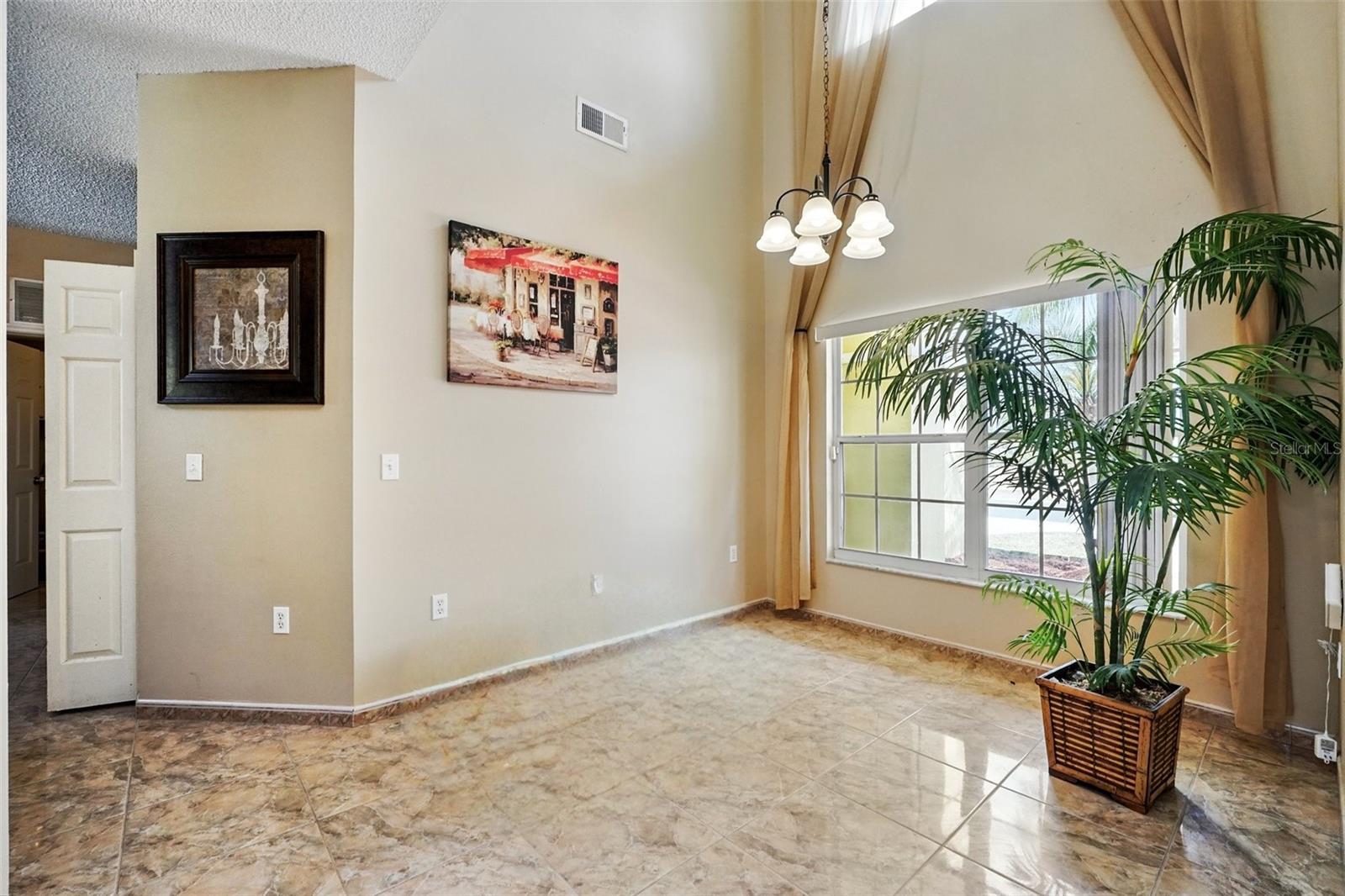 Image 6 of 45 For 2523 Jasmine Trace Drive