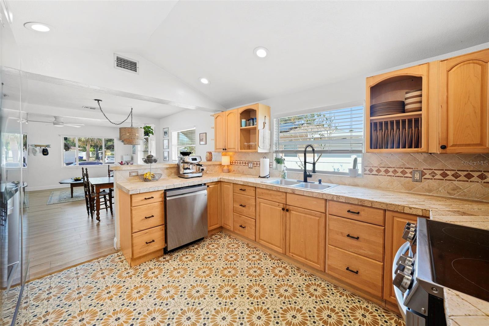 Image 15 of 53 For 6535 3rd Avenue S