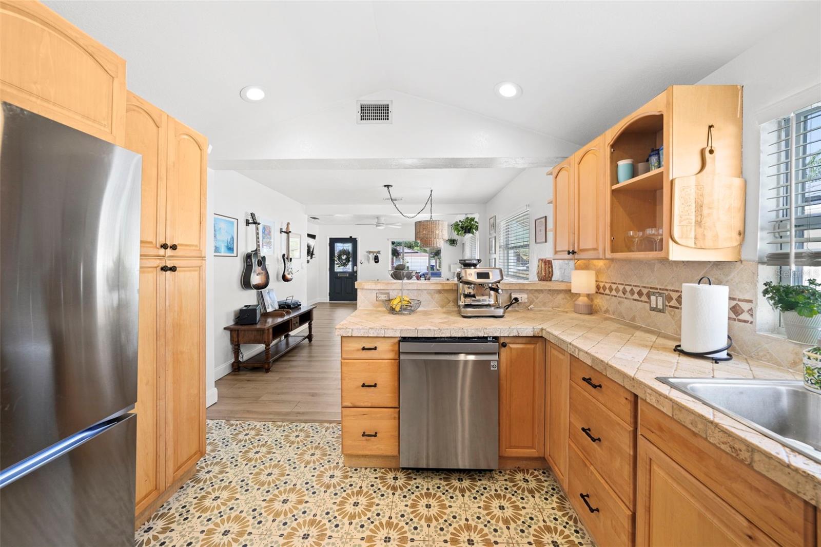 Image 17 of 53 For 6535 3rd Avenue S