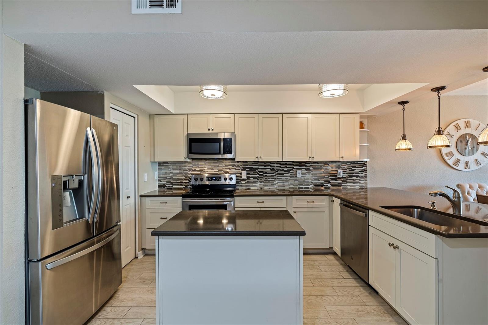 Image 16 of 59 For 1206 Gulf Boulevard C