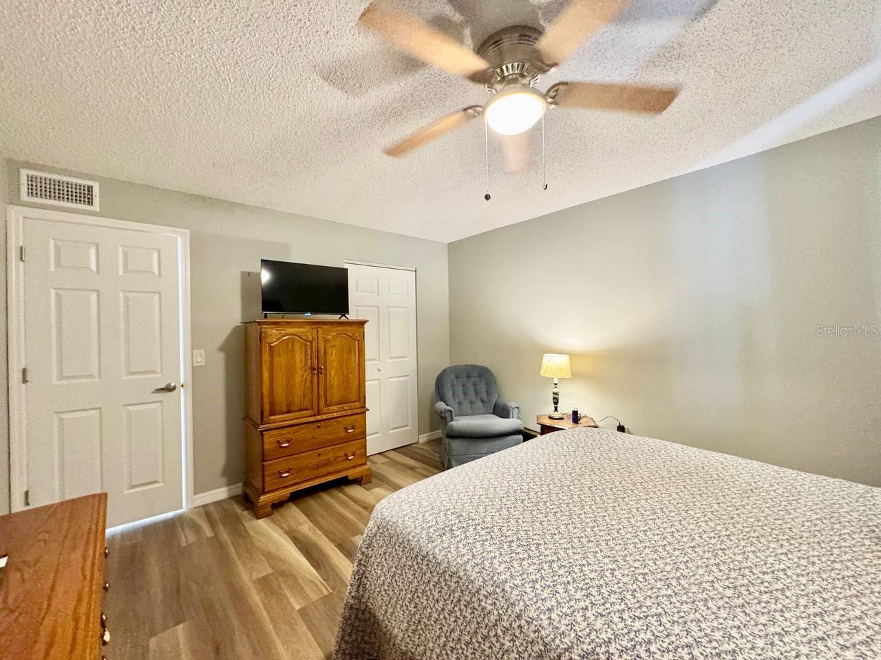 Image 17 of 26 For 1383 Mission Hills Boulevard 1383