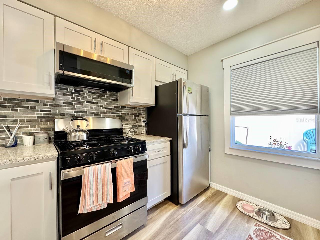 Image 7 of 26 For 1383 Mission Hills Boulevard 1383