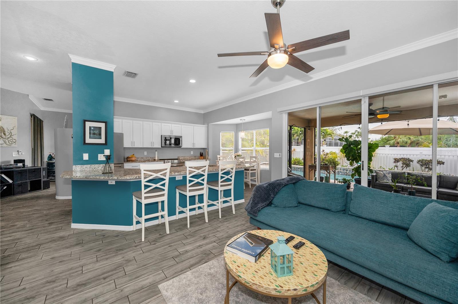 Image 15 of 40 For 5807 Cay Cove Court