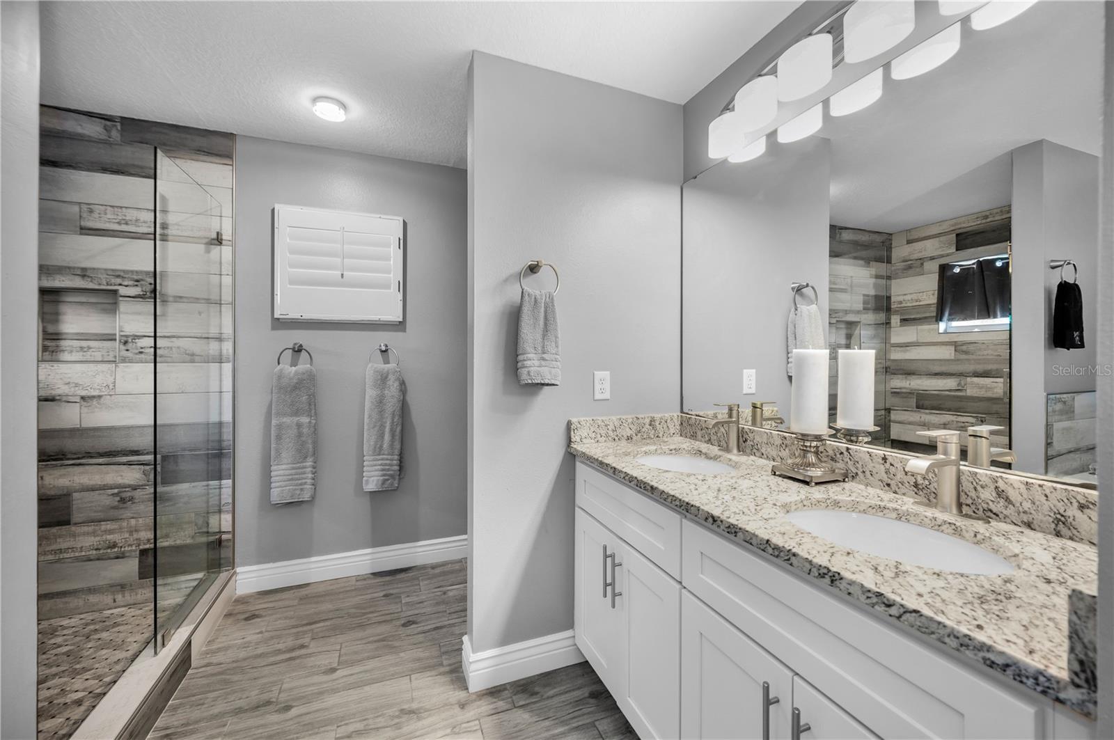 Image 19 of 40 For 5807 Cay Cove Court