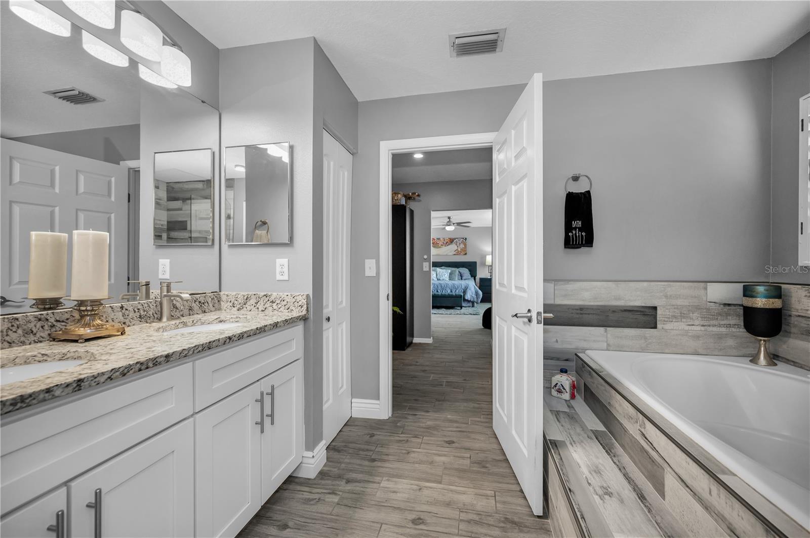 Image 22 of 40 For 5807 Cay Cove Court