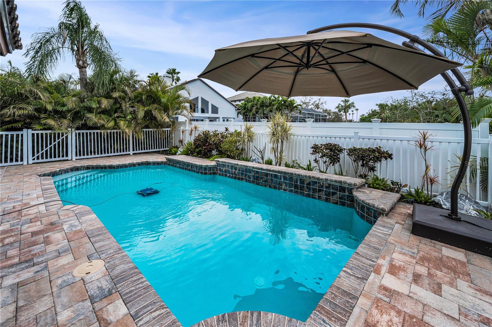 Image 32 of 40 For 5807 Cay Cove Court