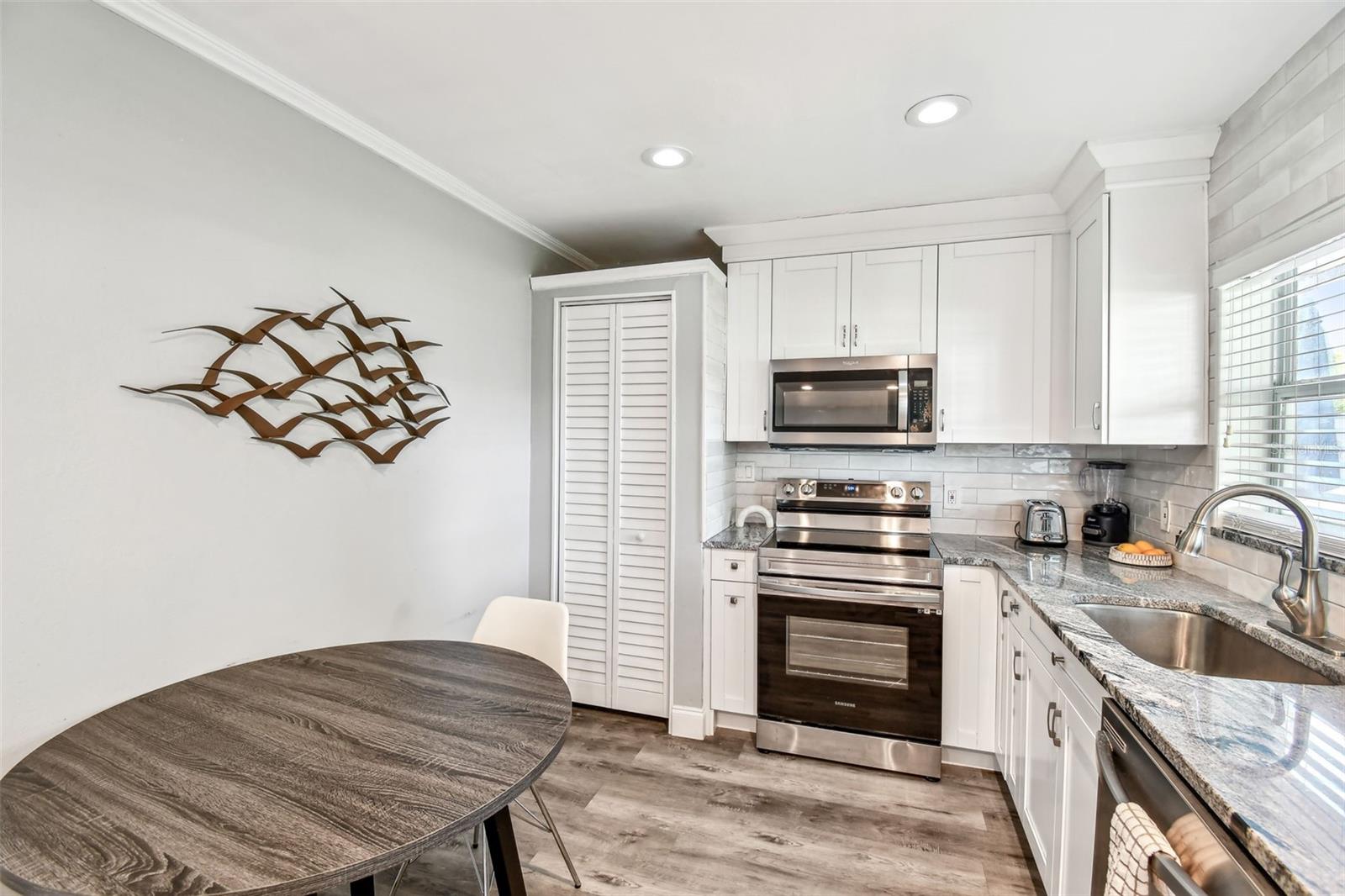 Image 13 of 57 For 6207 Gulfport Boulevard S