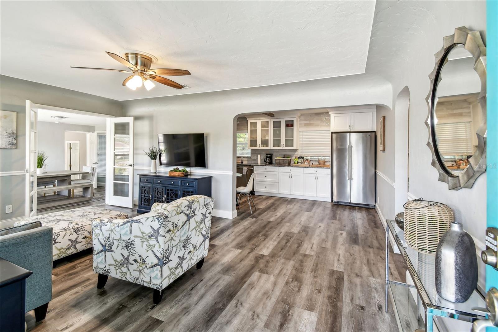 Image 3 of 57 For 6207 Gulfport Boulevard S