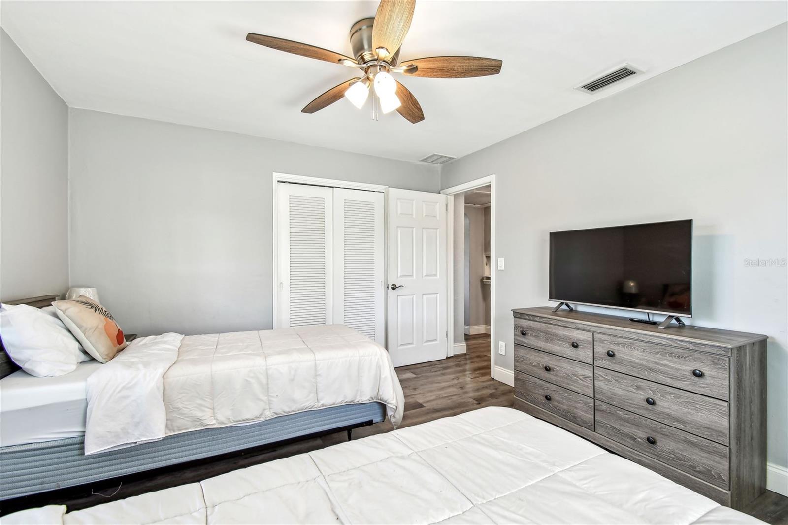 Image 30 of 57 For 6207 Gulfport Boulevard S