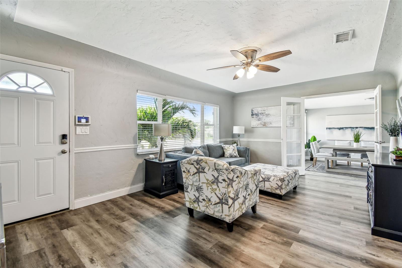 Image 5 of 57 For 6207 Gulfport Boulevard S