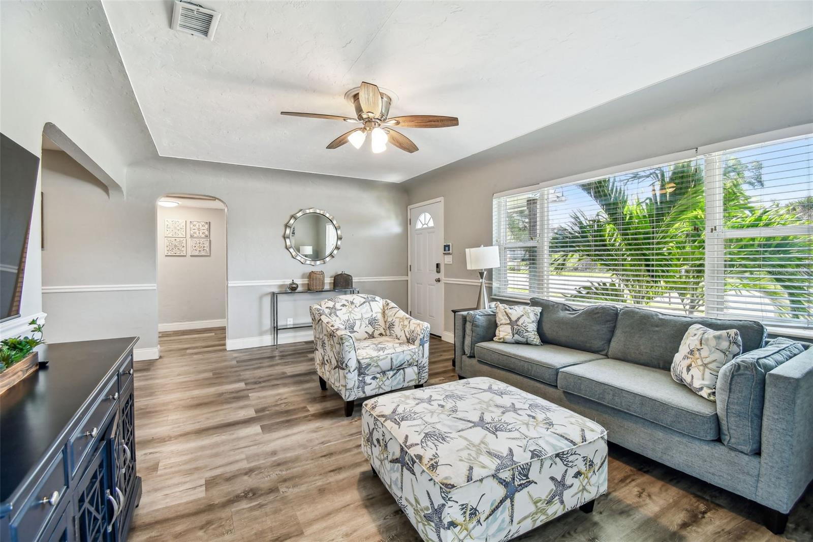 Image 6 of 57 For 6207 Gulfport Boulevard S