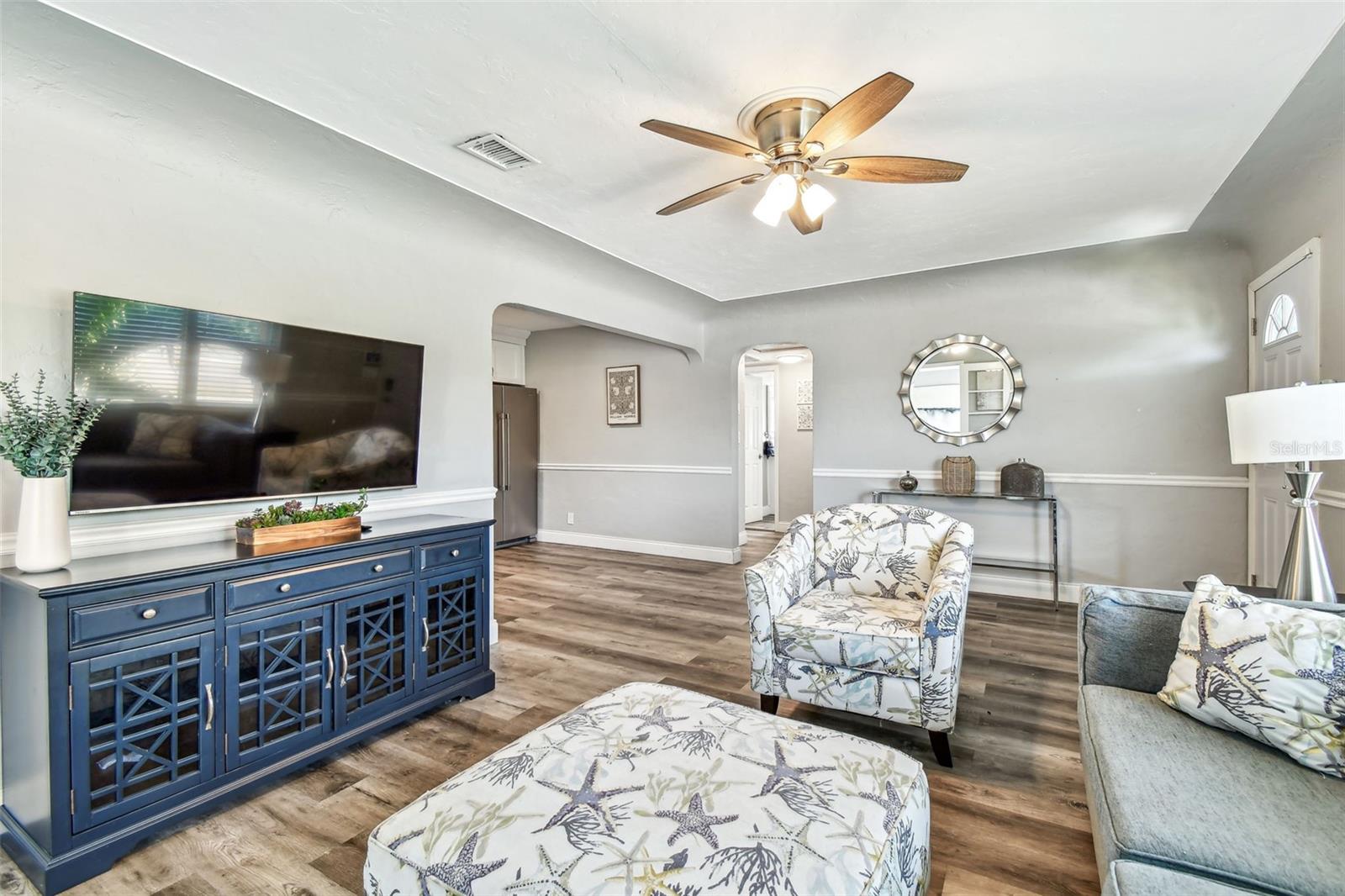 Image 7 of 57 For 6207 Gulfport Boulevard S
