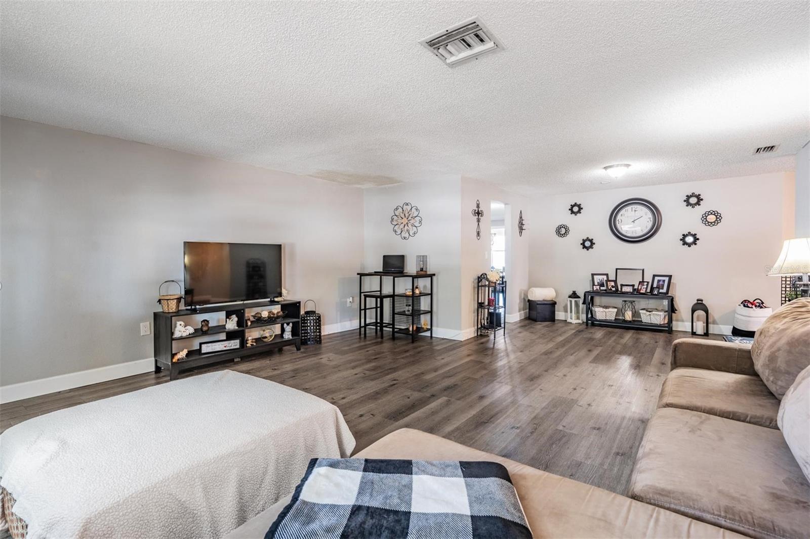 Image 4 of 40 For 6333 Aberdeen Avenue