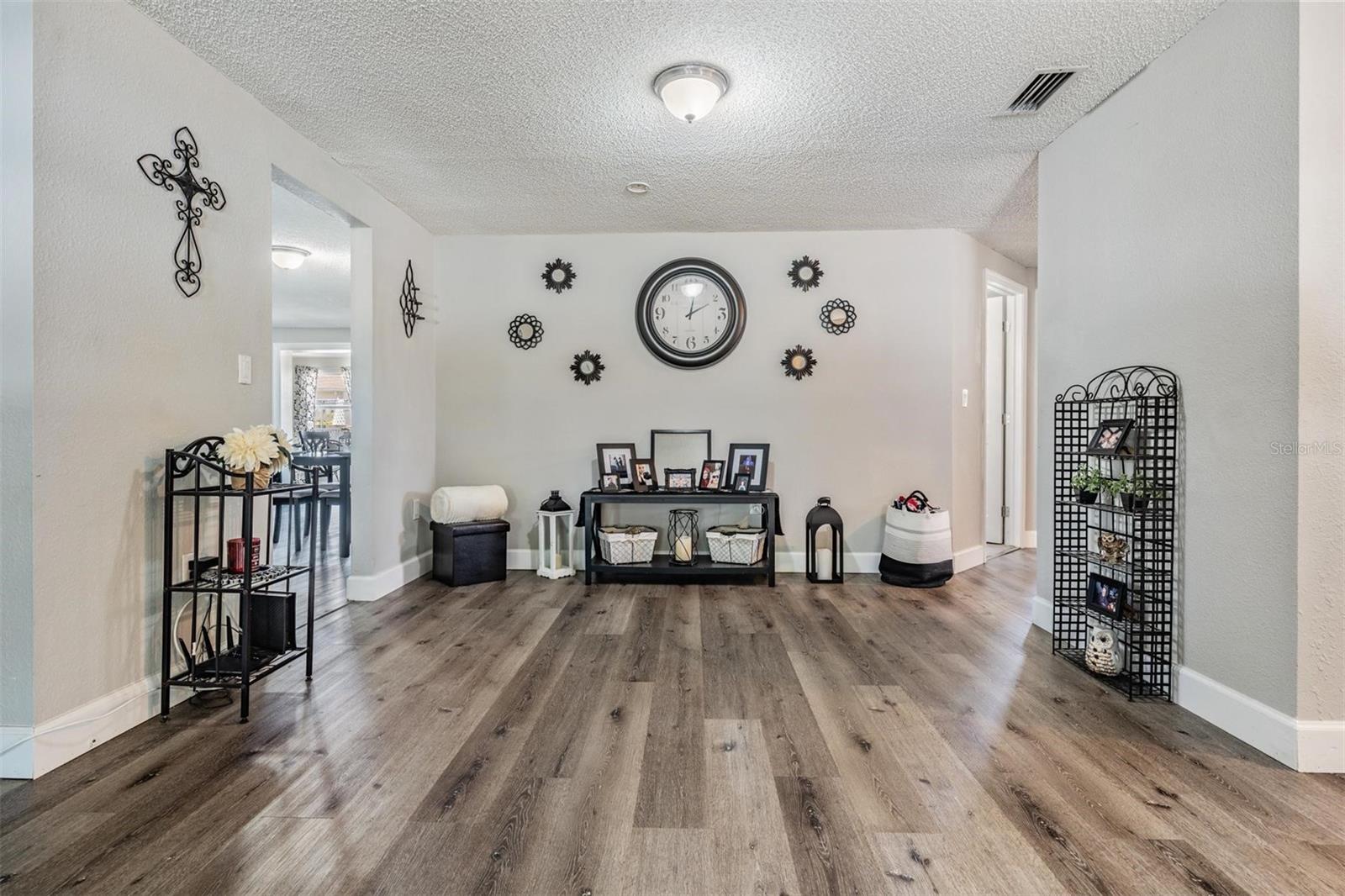 Image 6 of 40 For 6333 Aberdeen Avenue