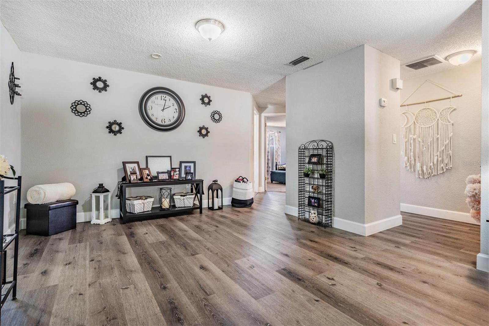 Image 7 of 40 For 6333 Aberdeen Avenue