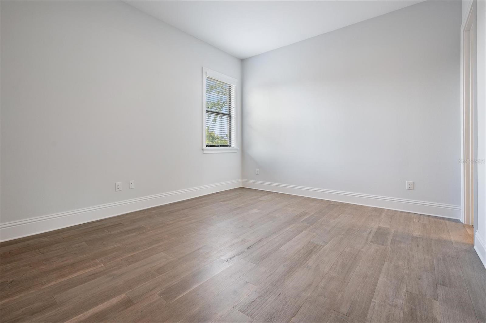 Image 31 of 48 For 207 Chippewa Avenue
