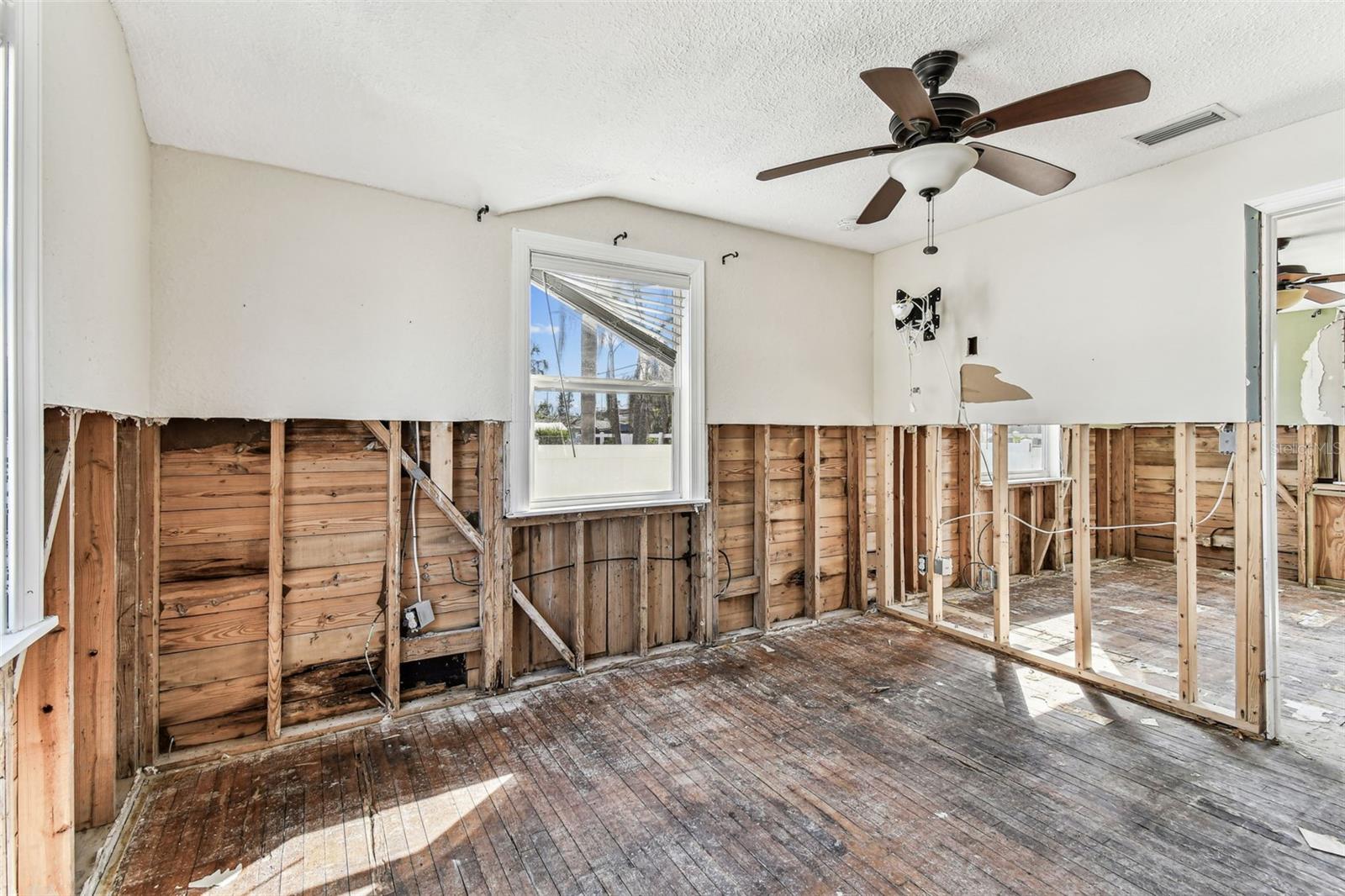 Image 19 of 71 For 103 146th Avenue E