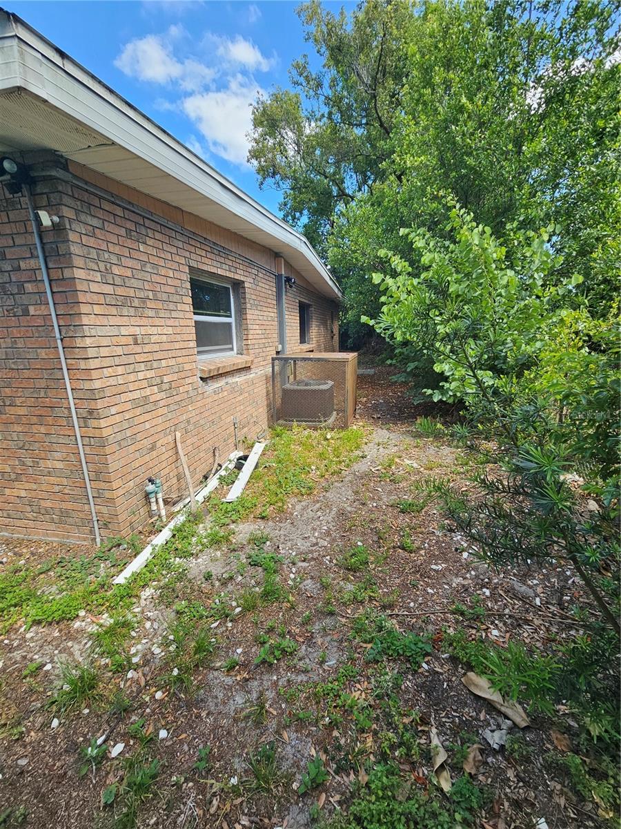 Image 6 of 15 For 3714 Ellicott Street