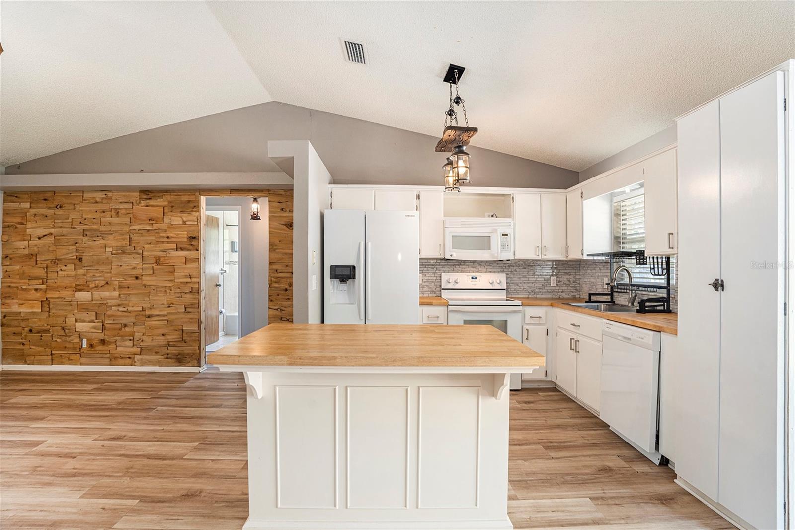 Image 10 of 25 For 12129 Meadow Lane