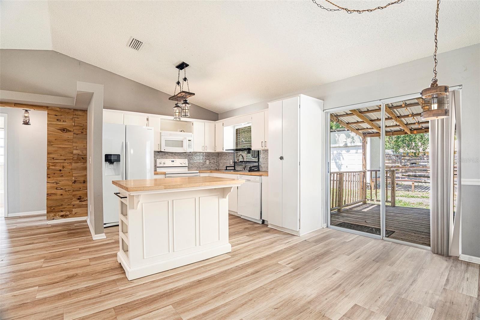 Image 3 of 25 For 12129 Meadow Lane