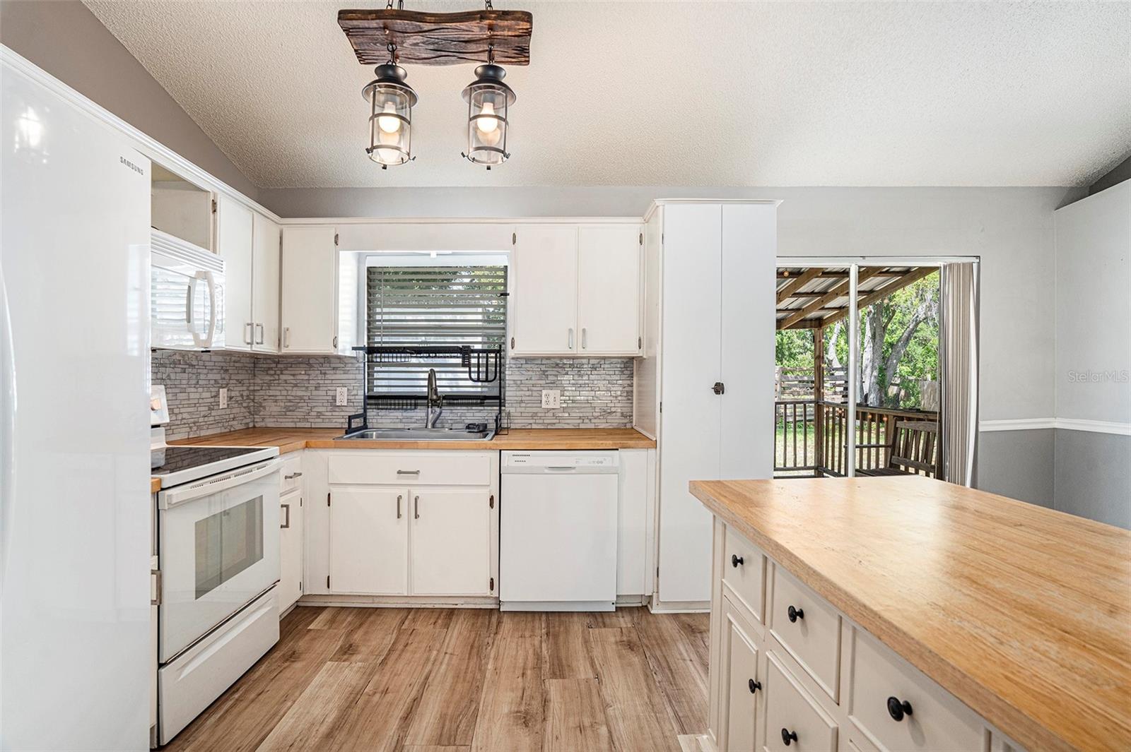 Image 4 of 25 For 12129 Meadow Lane