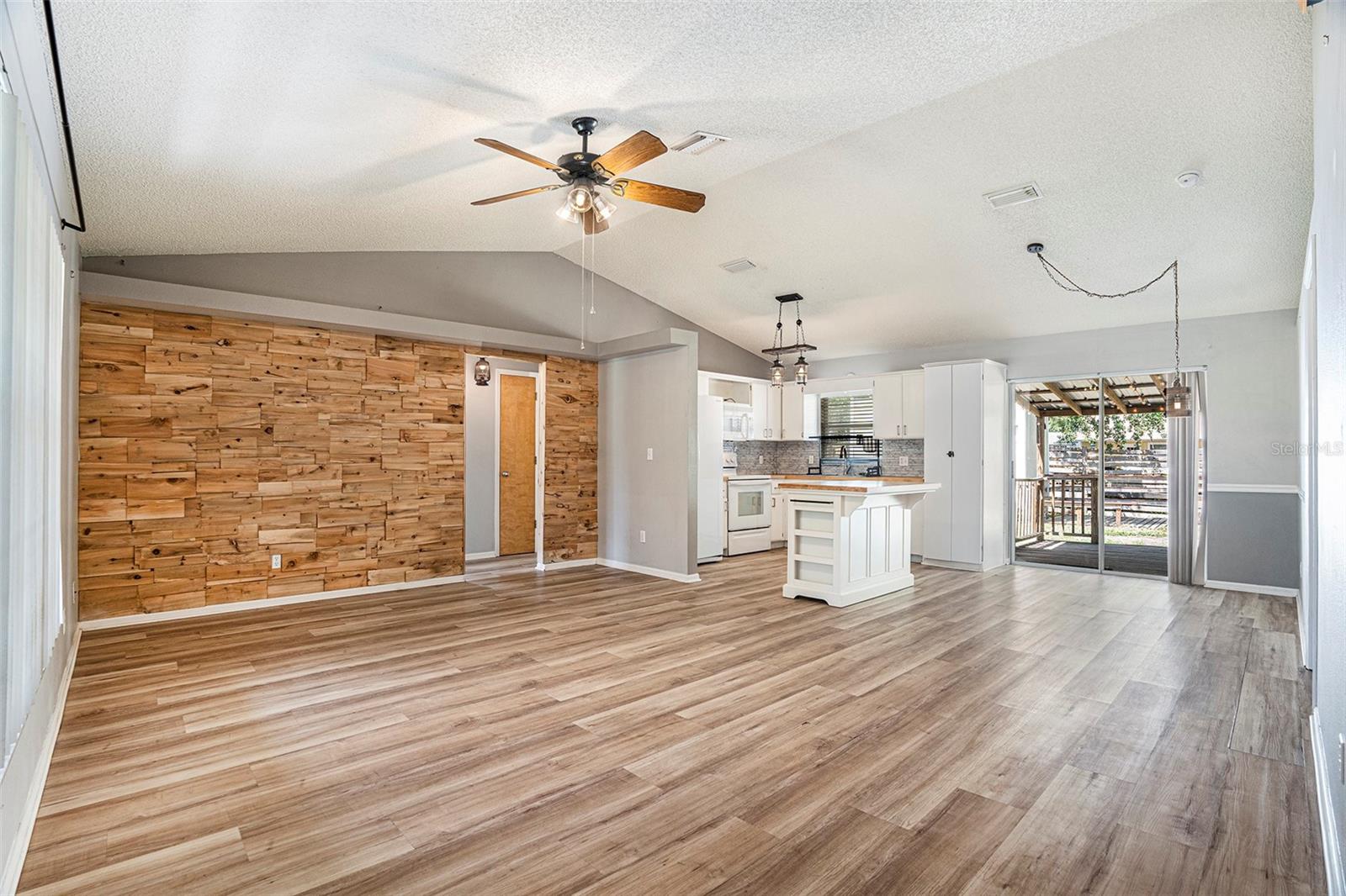 Image 5 of 25 For 12129 Meadow Lane
