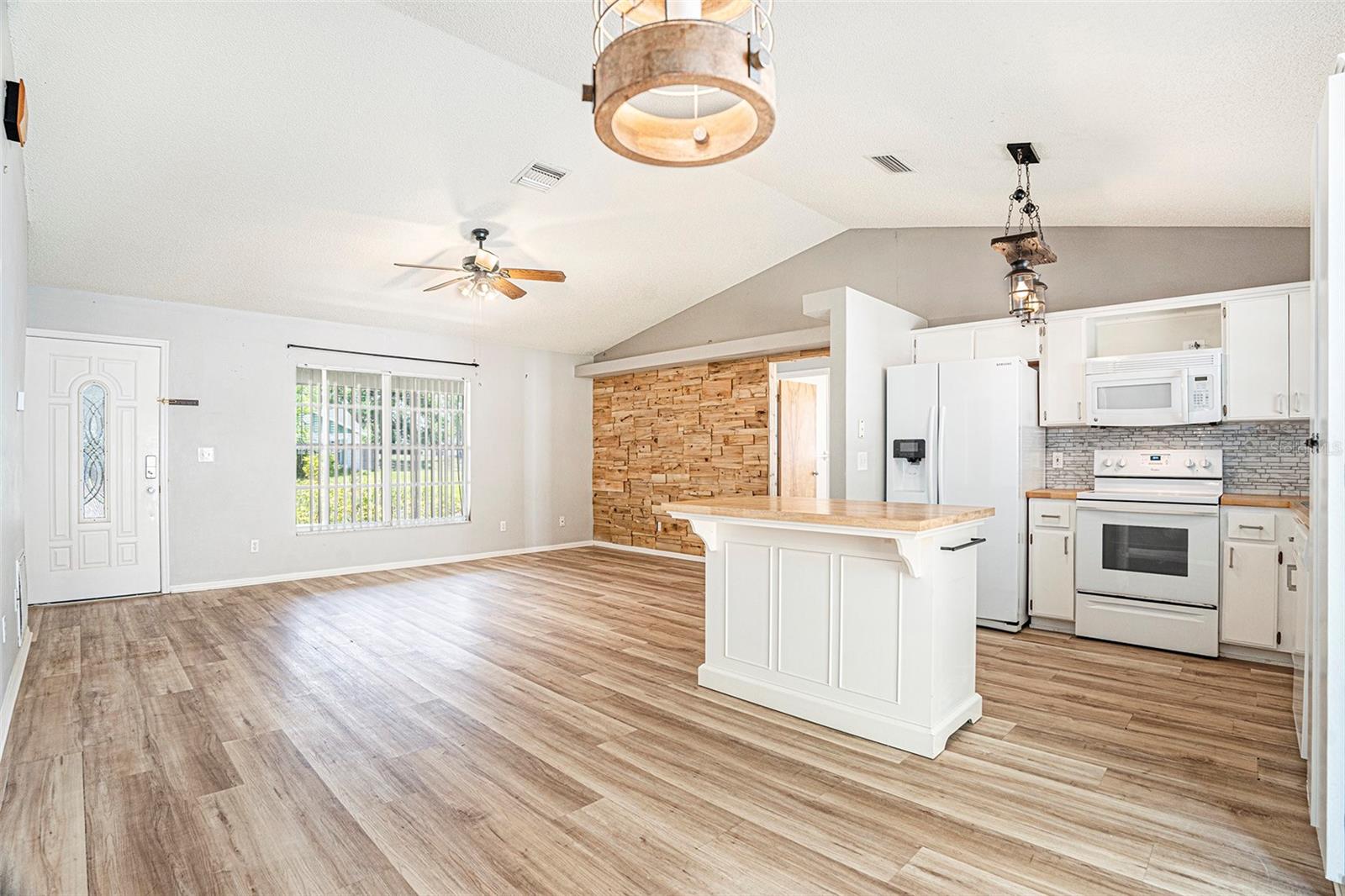 Image 7 of 25 For 12129 Meadow Lane