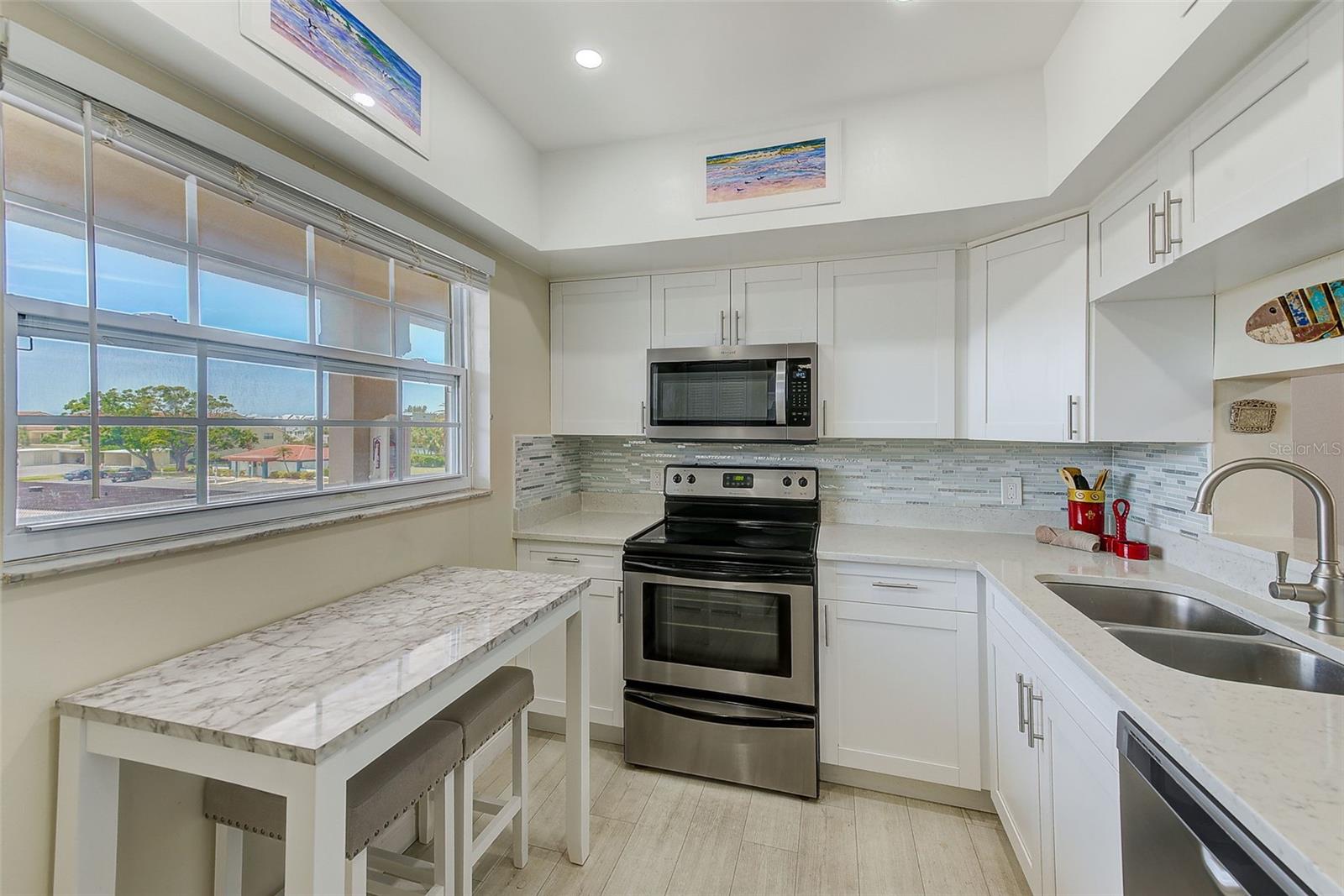 Image 7 of 70 For 10215 Regal Drive 41