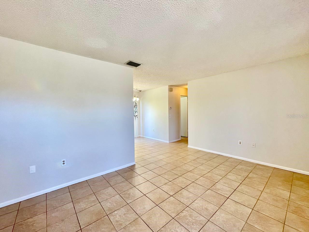 Image 3 of 20 For 2625 Narcissus Drive