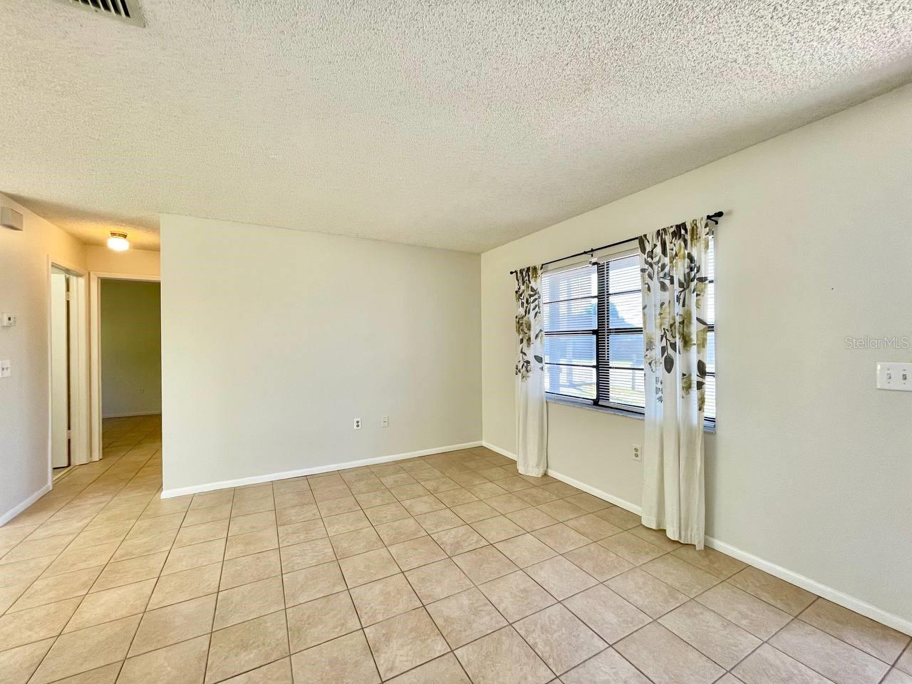 Image 4 of 20 For 2625 Narcissus Drive