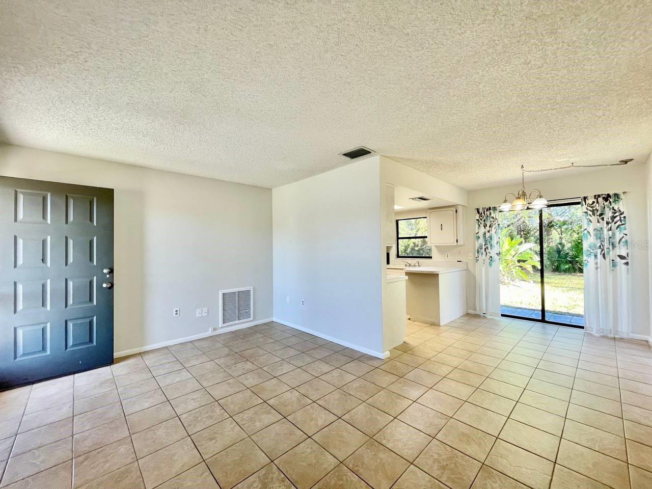 Image 5 of 20 For 2625 Narcissus Drive