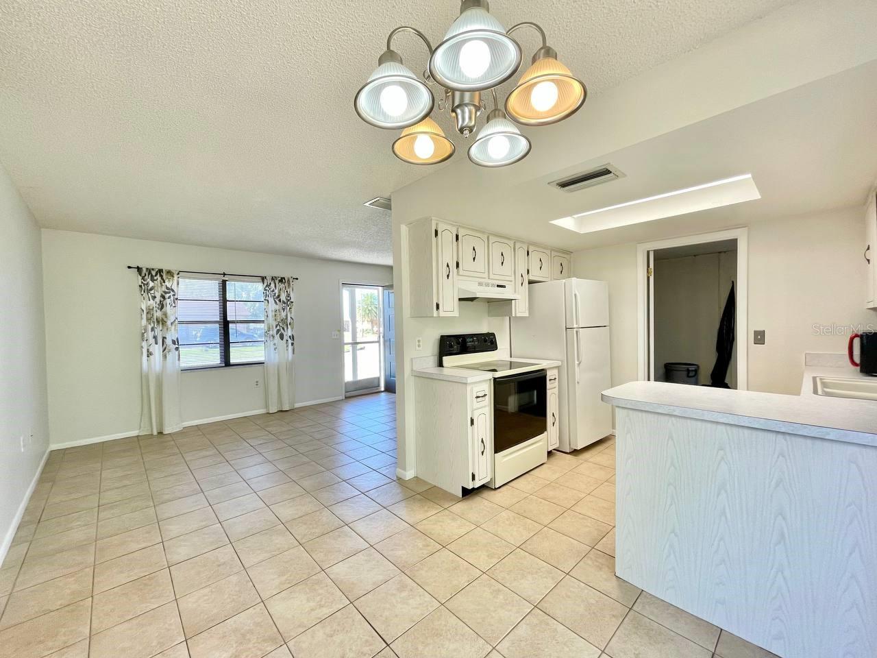 Image 7 of 20 For 2625 Narcissus Drive