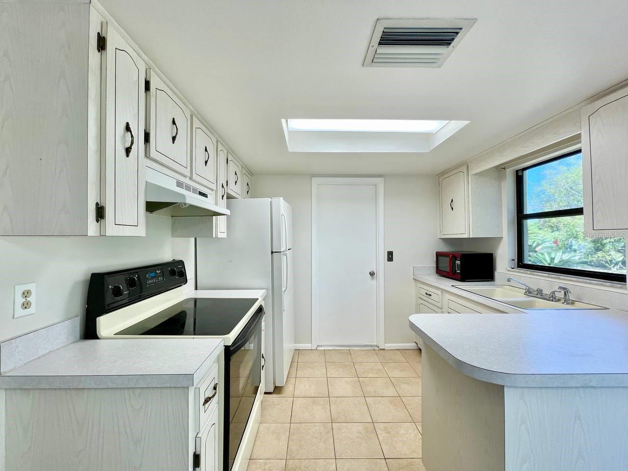 Image 8 of 20 For 2625 Narcissus Drive