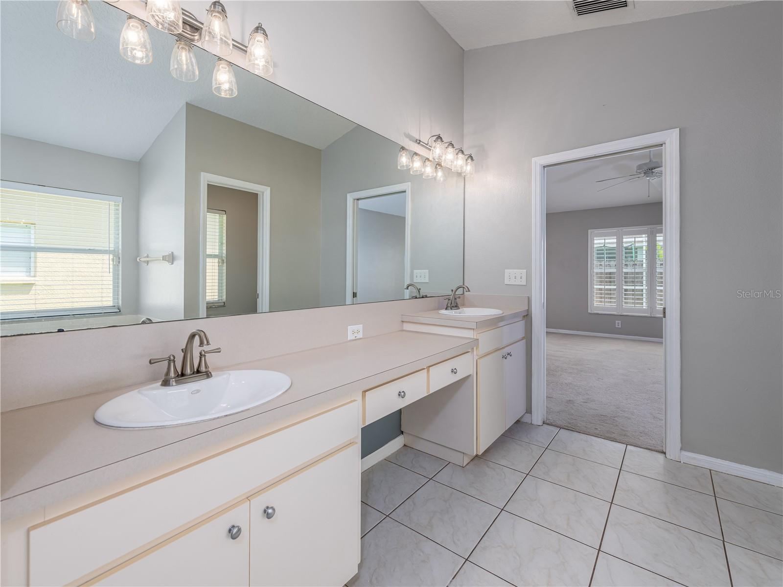 Image 21 of 39 For 10333 Abbotsford Drive