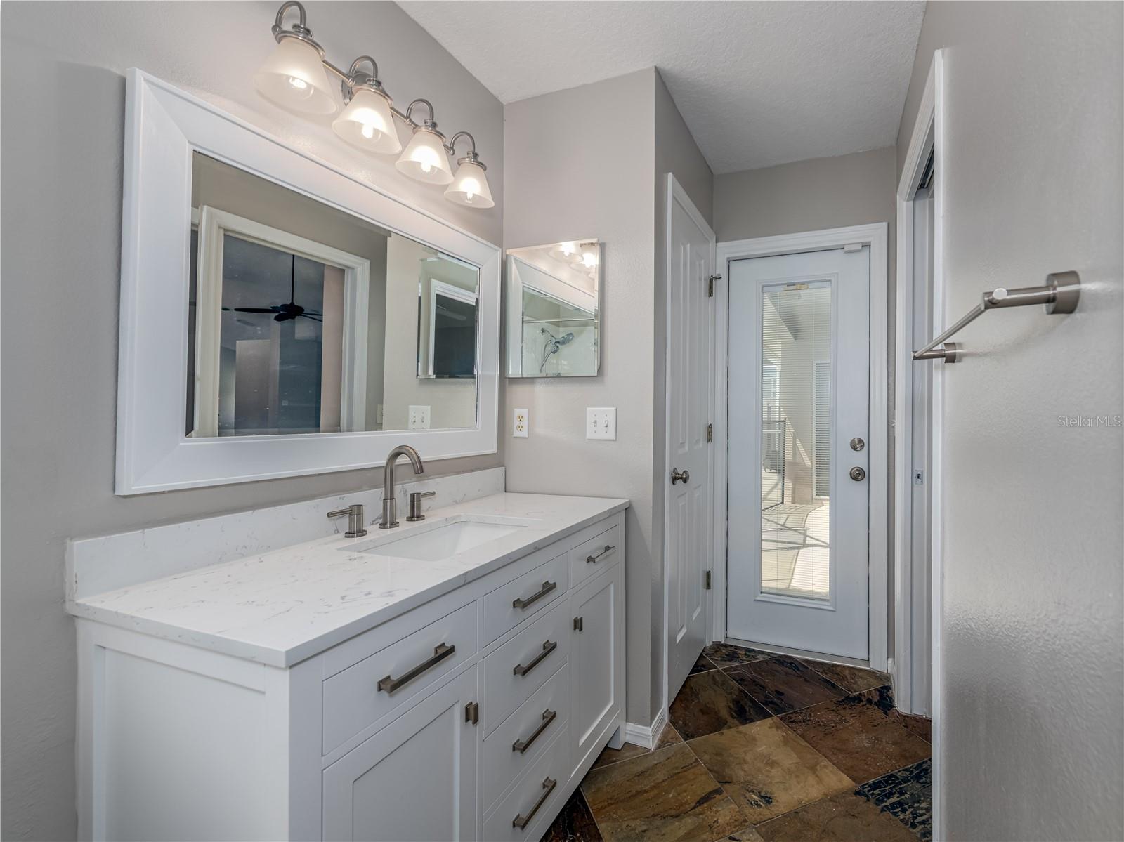 Image 27 of 39 For 10333 Abbotsford Drive