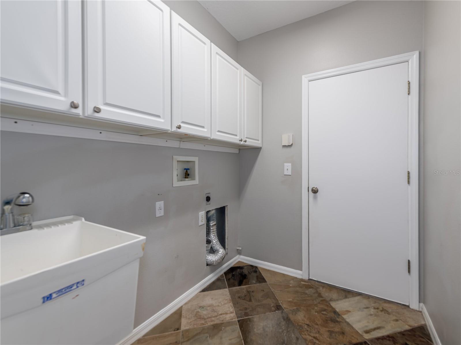 Image 29 of 39 For 10333 Abbotsford Drive