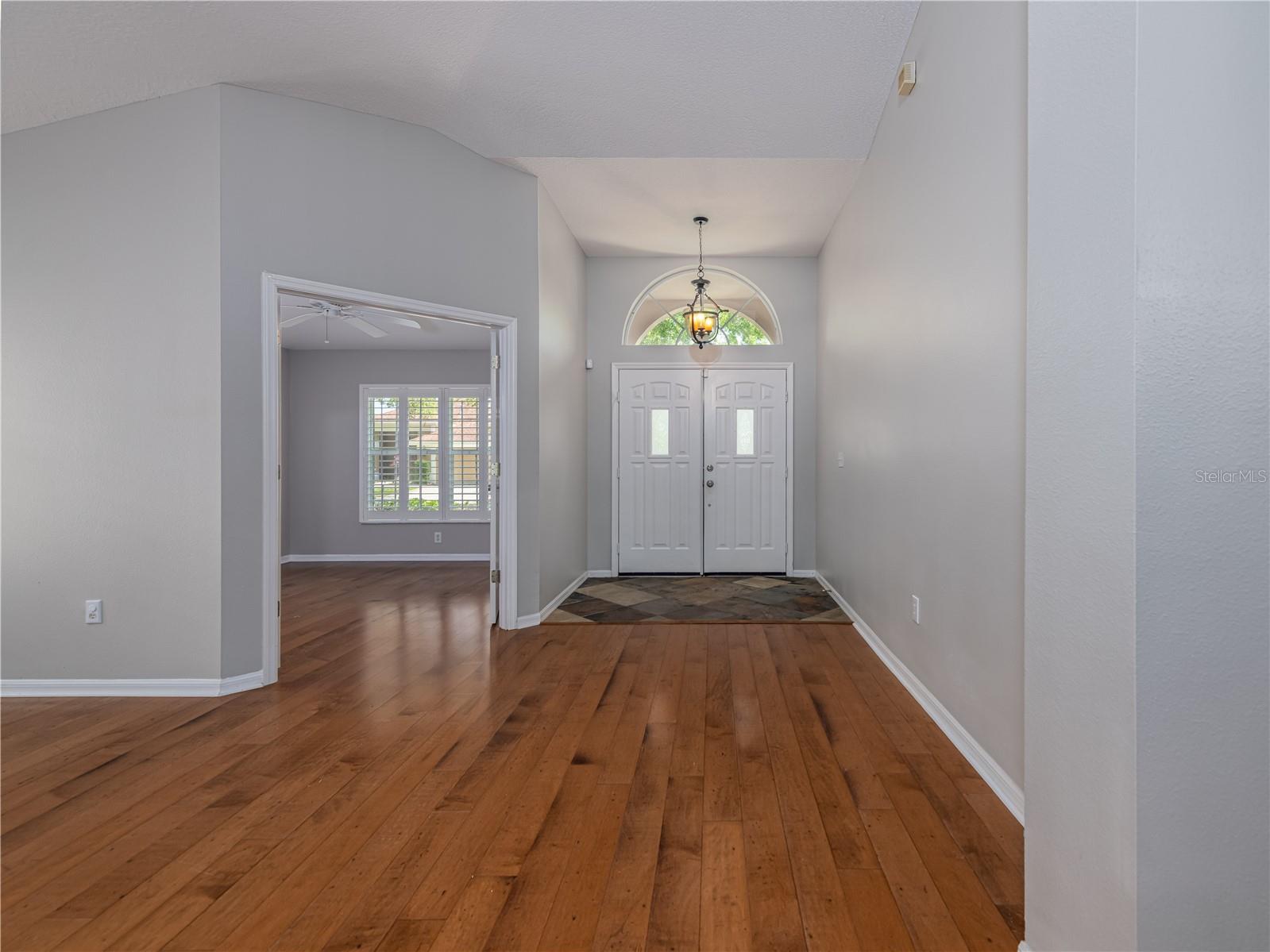 Image 4 of 39 For 10333 Abbotsford Drive