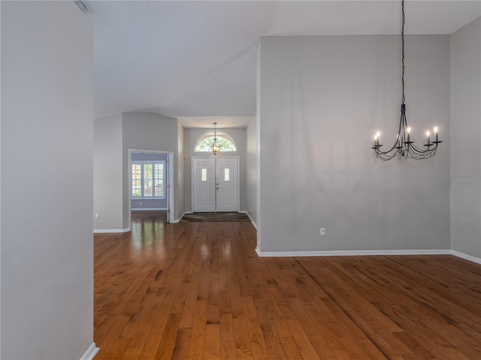 Image 5 of 39 For 10333 Abbotsford Drive