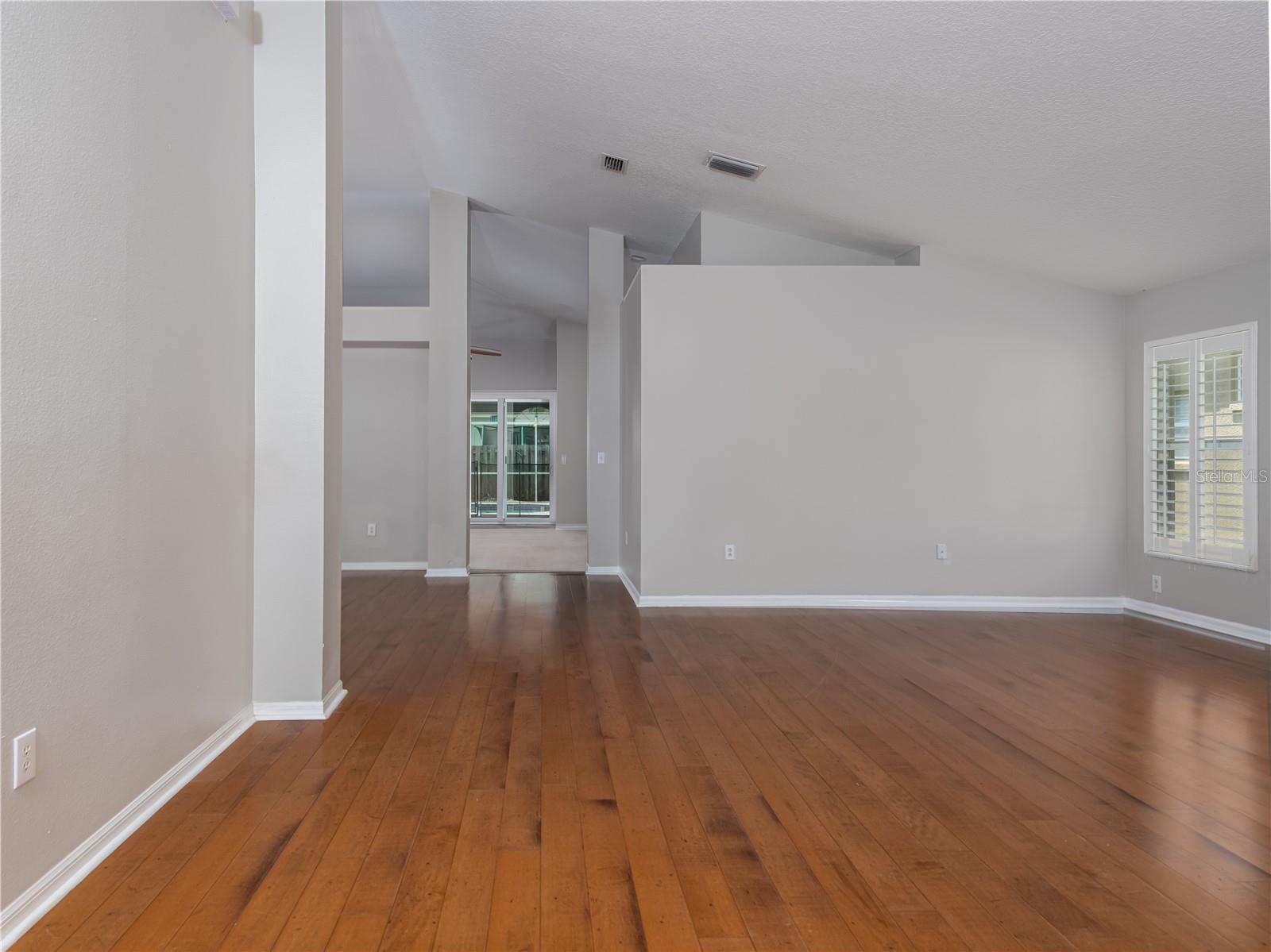Image 7 of 39 For 10333 Abbotsford Drive