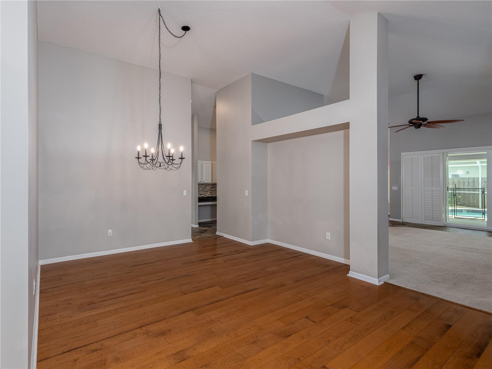 Image 8 of 39 For 10333 Abbotsford Drive