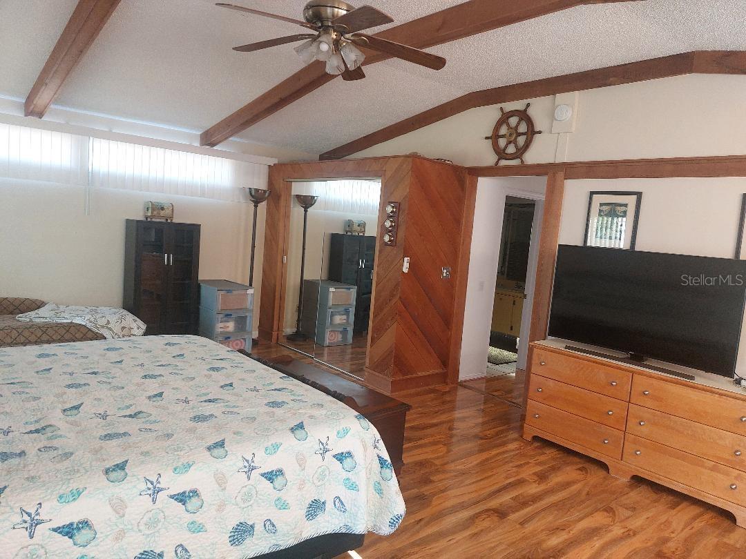 Listing photo id 12 for 126 Philadelphia Boulevard 10
