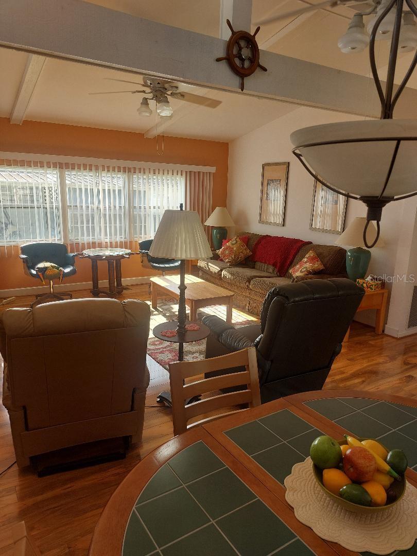 Listing photo id 3 for 126 Philadelphia Boulevard 10