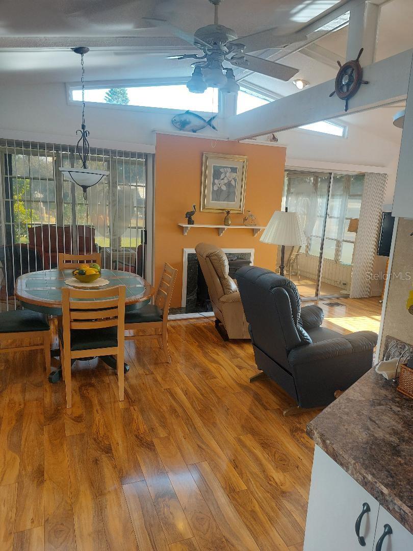 Listing photo id 4 for 126 Philadelphia Boulevard 10