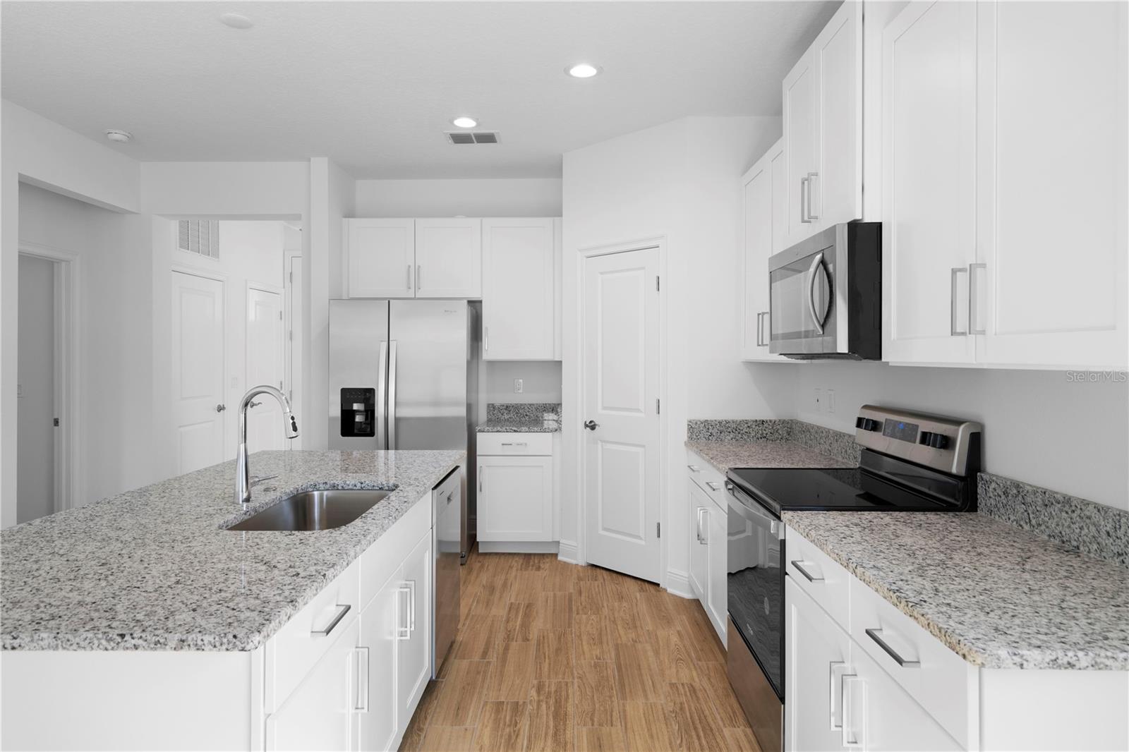 Image 11 of 30 For 936 57th Avenue N