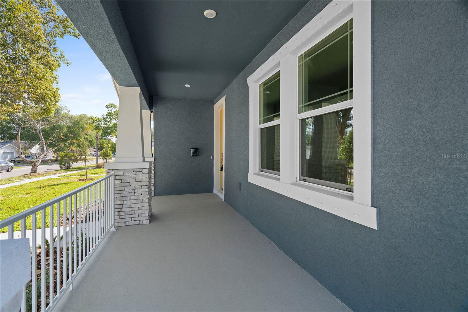 Image 3 of 30 For 936 57th Avenue N