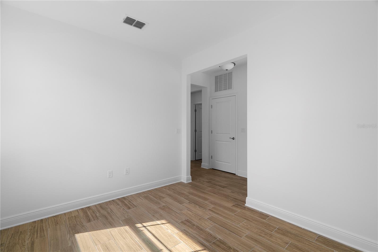 Image 7 of 30 For 936 57th Avenue N
