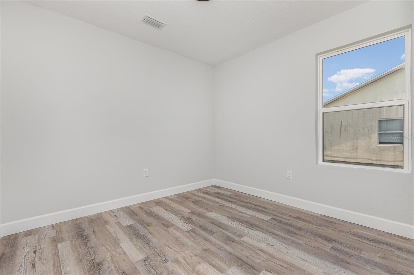 Image 12 of 23 For 11184 Kimberly Avenue