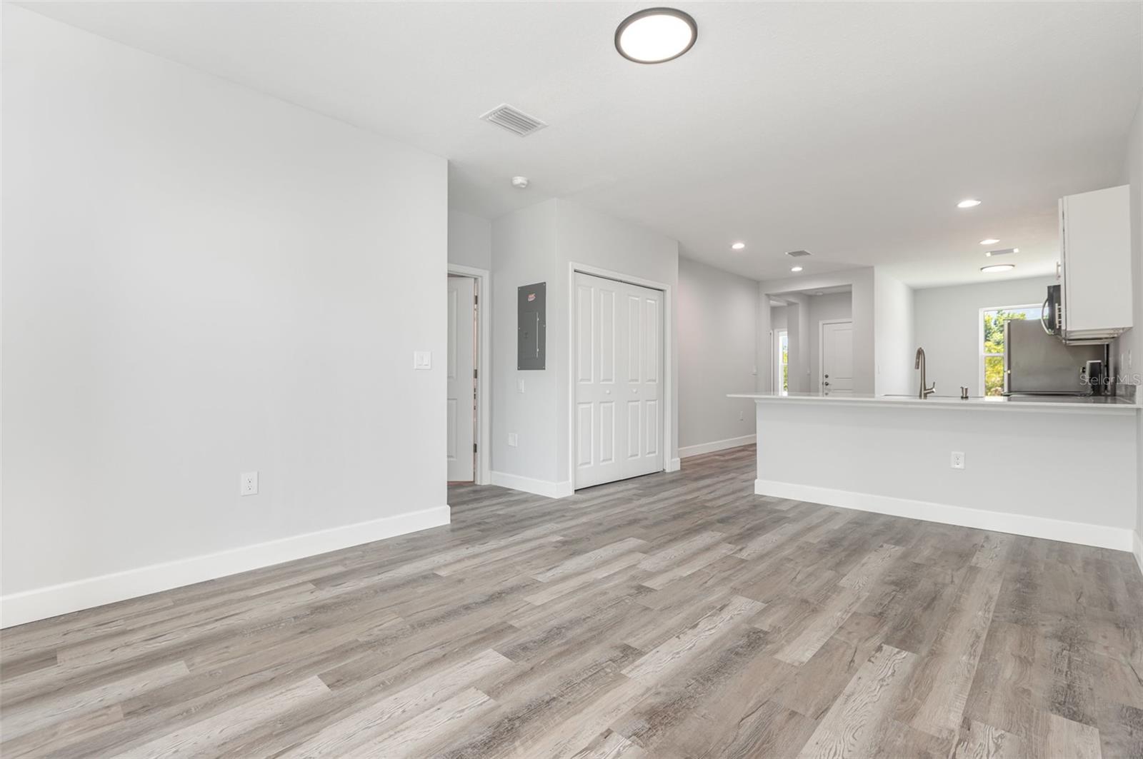 Image 4 of 23 For 11184 Kimberly Avenue
