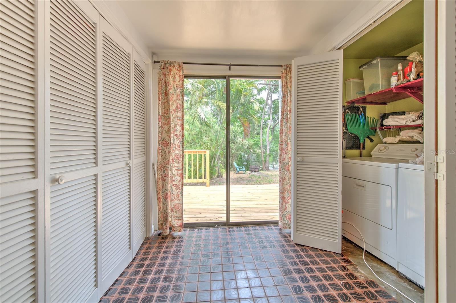 Image 10 of 39 For 10119 Cliff Circle